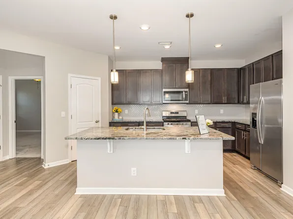 157 Willow Grove Ln, Fuquay Varina, NC 27526