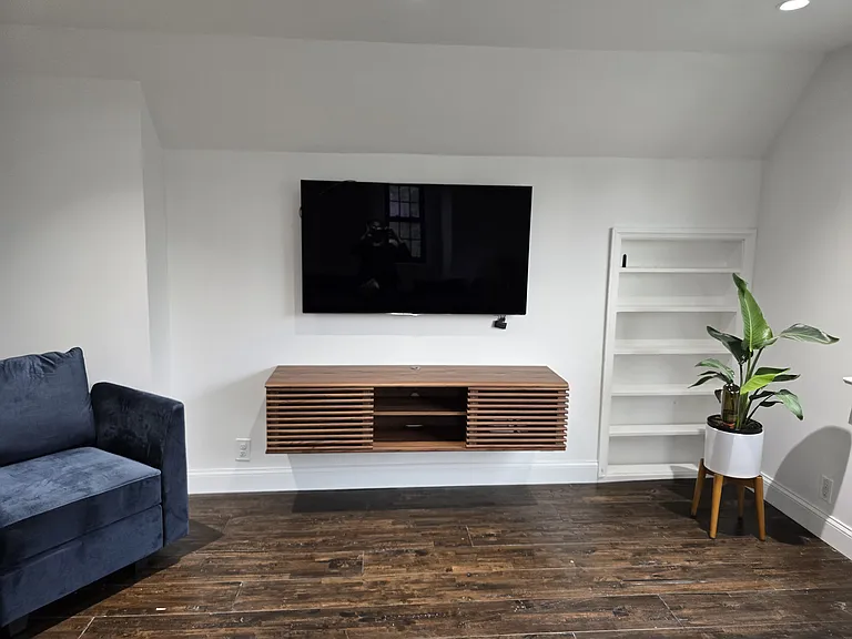 83 Rollins Ave #2 — Photo 4