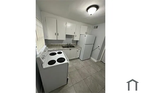 Building Photo - 3805 Fairfax St #2