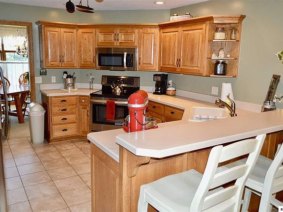 2nd image of 43 Woodlake Trl