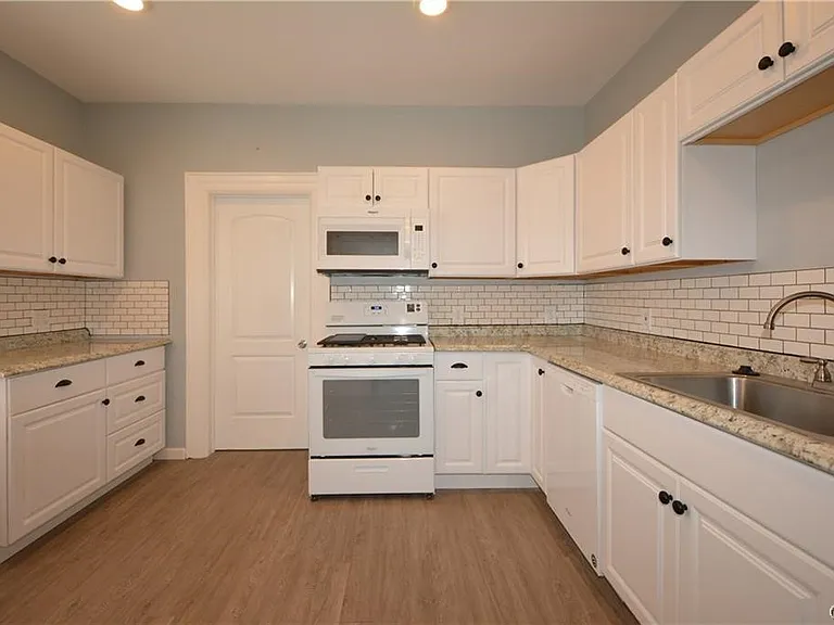 41 N Main St — Photo 10