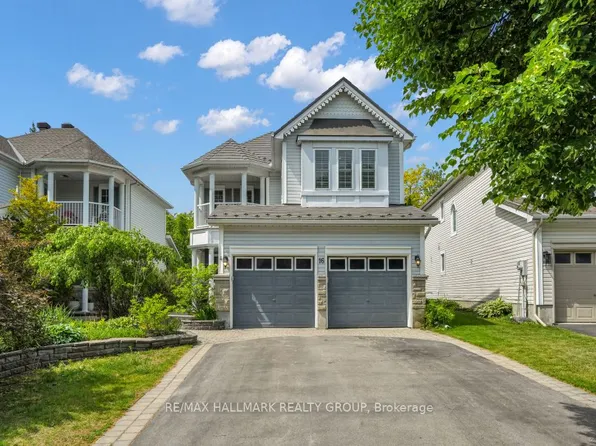 16 Hemlo Cres, Ottawa, ON K2T 1C7