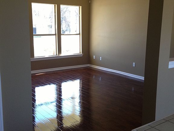 5th image of 1101 N Janice Ave