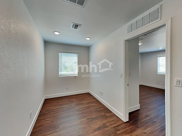 4215 W Saint Charles Ave — Photo 8
