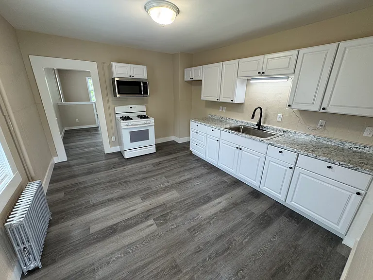 144 Parkside Ave — Photo 14