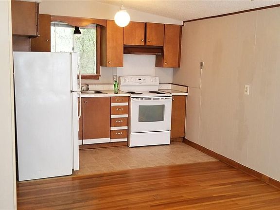 2nd image of 421A Sierra Madre Dr APT B
