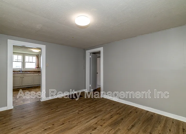 2608 Piedmont St — Photo 6