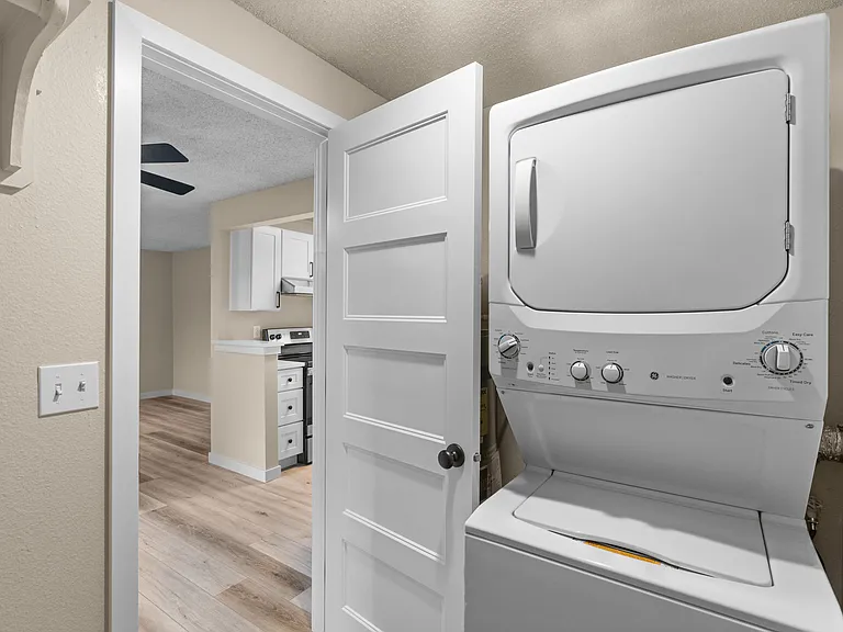 2 Bed 1 Bath - 845 Sq Ft 2 Bed 1 Bath - 845 Sq Ft
