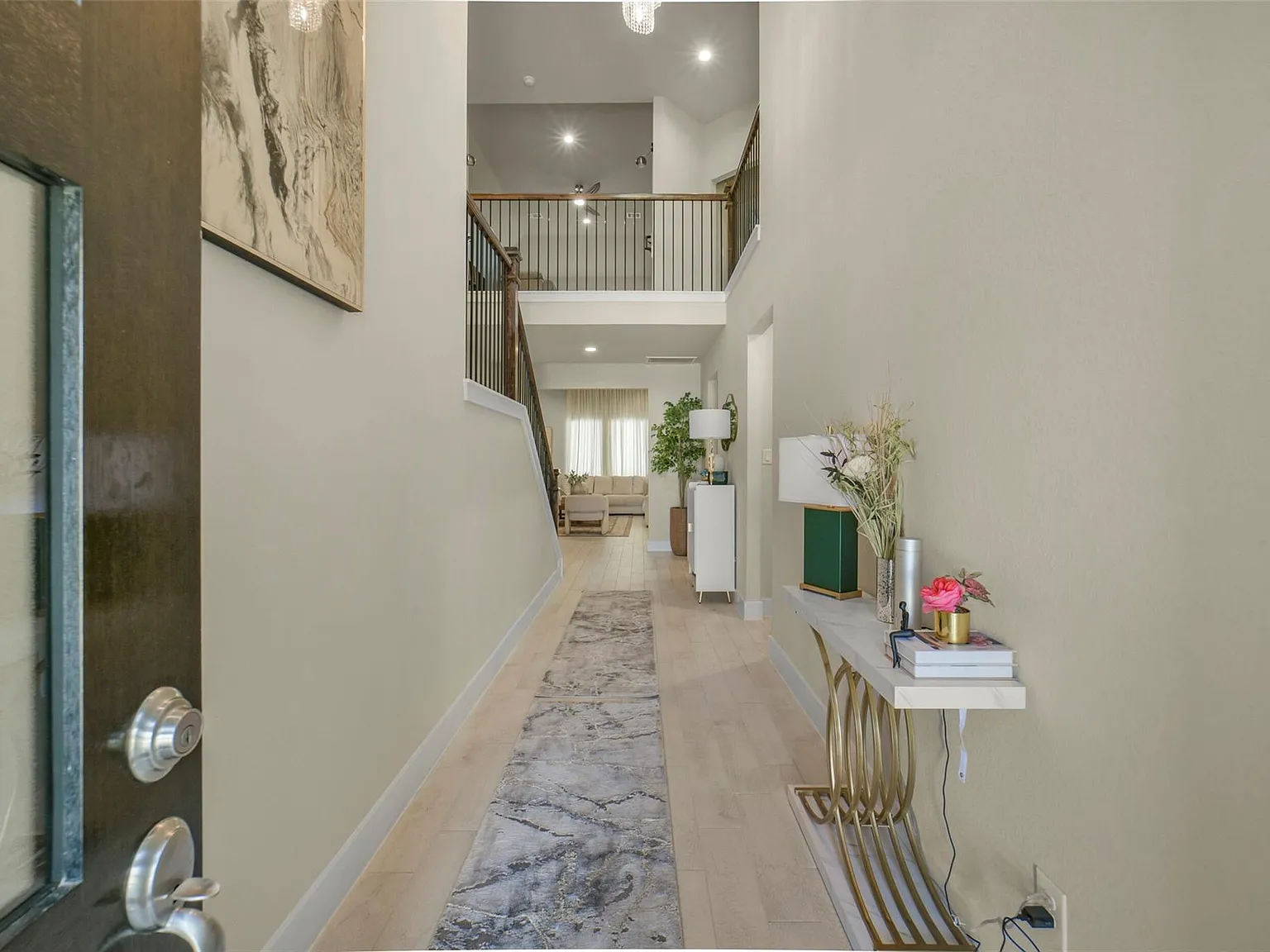 6 bed, 4.5 bath, 4023 sqft, $5,699 — Photo 3