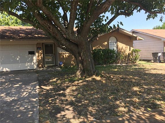 3rd image of 2622 Arlington Ln