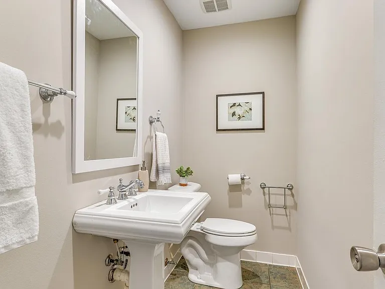13118 Madonna Ln — Photo 6
