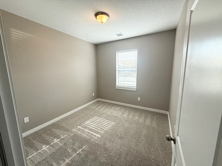 1607 W Gemstone St — Photo 19