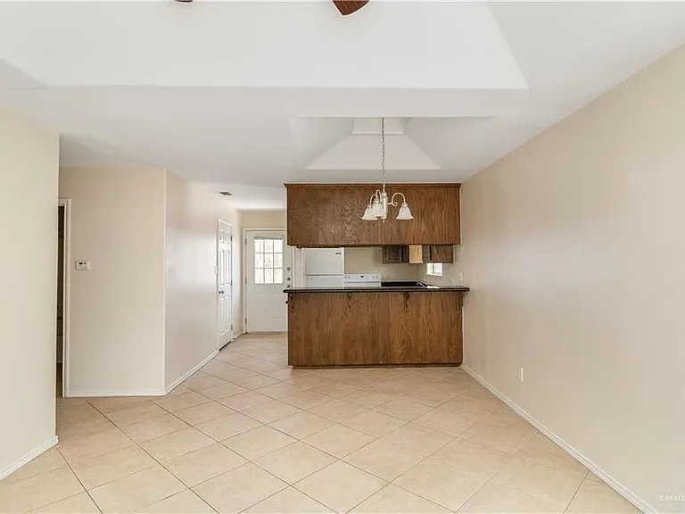 1929 Lacywood Dr — Photo 2