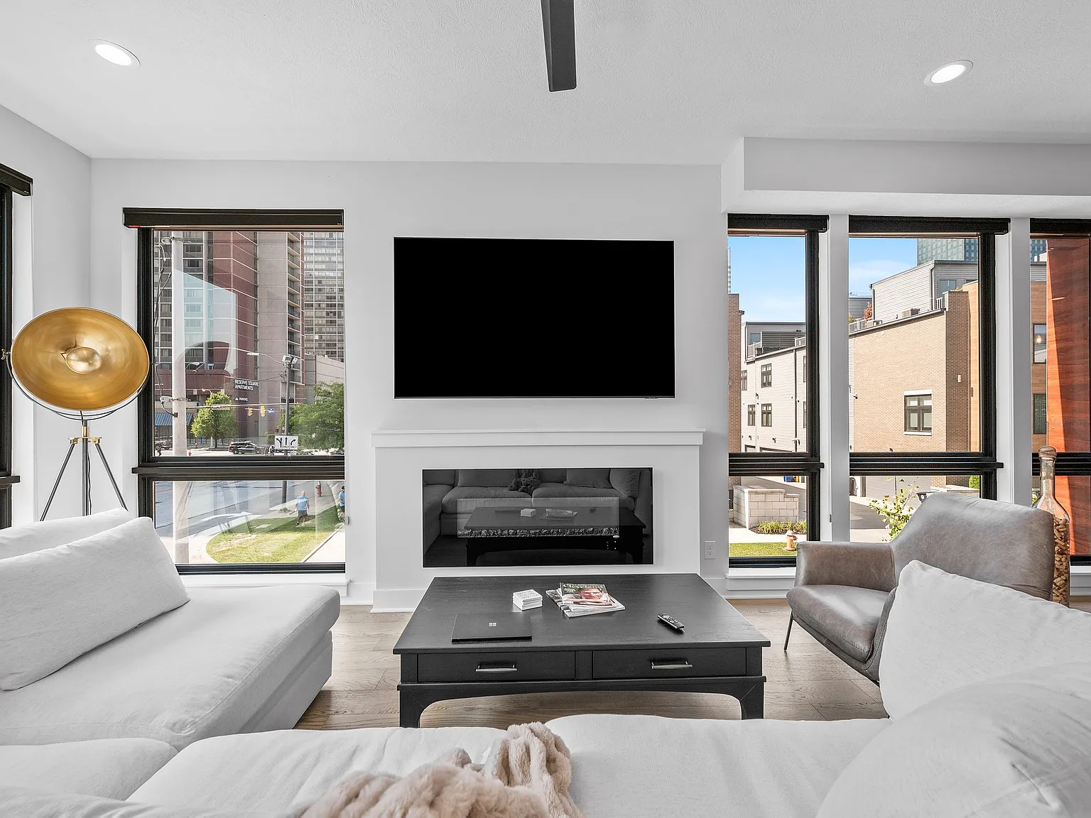3 bed, 2866 sqft, $4,200 — Photo 4