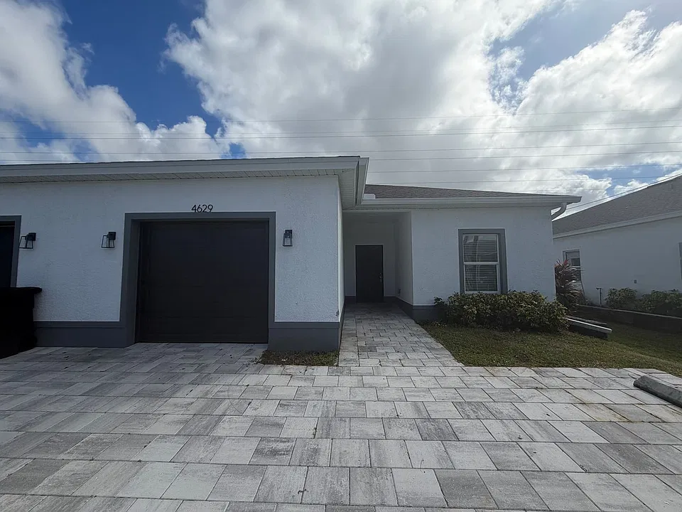 4629 SW Santa Barbara Pl