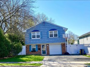 562 Oritani Pl, Teaneck, NJ 07666