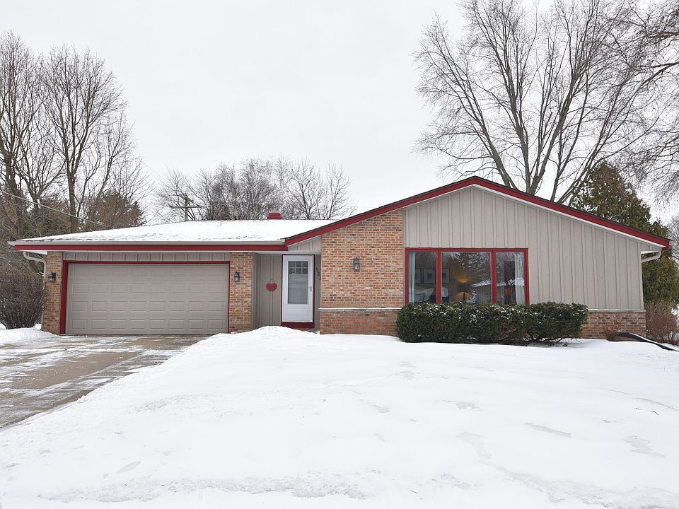 1st image of 121 W Highland Dr