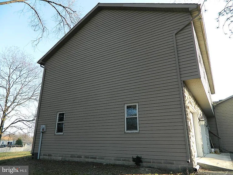 1301 Colonial Club Dr — Photo 3