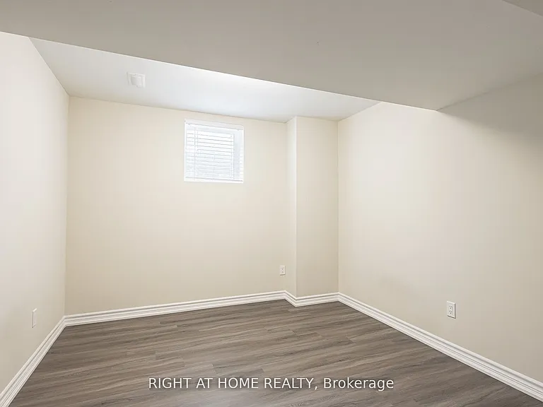 40 Sabbe Cres #BASEMENT — Photo 12