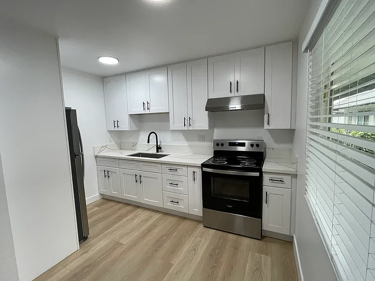 1221 E Beechwood St #2B — Photo 6