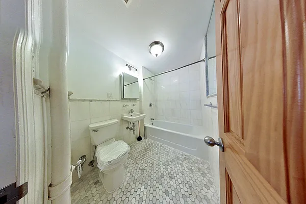 Rented by CitySites Real Estate Group | media 3
