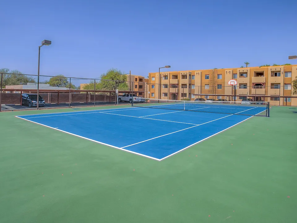 1810 E Blacklidge Dr #717