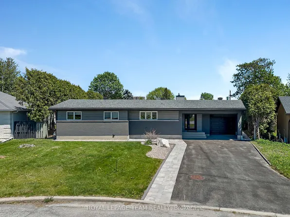12 Largo Cres, Ottawa, ON K2G 3C7