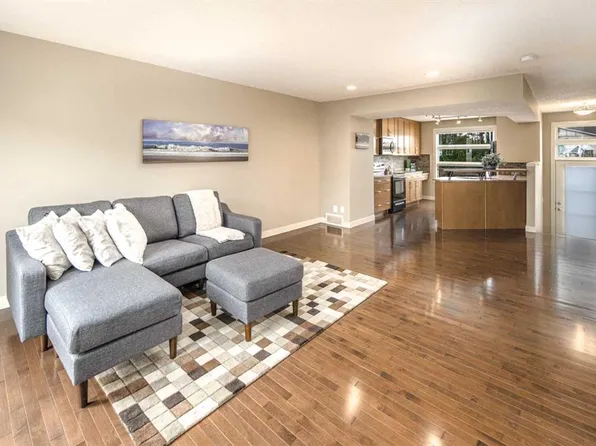 83 N Aspen Hills Grn SW, Calgary, AB T3H 0H6