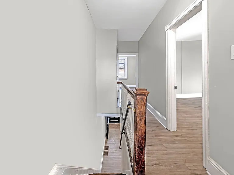 25 Adella Ave — Photo 11