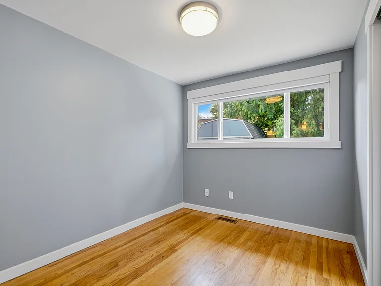 16015 SE 9th St — Photo 8