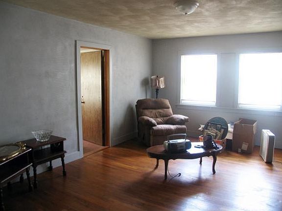 4th image of 625 W Wendell St