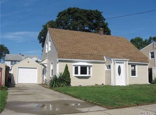 2496 Woodland Ave, Wantagh, NY 11793