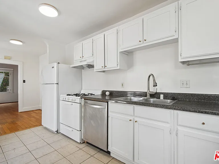 2515 Elsinore St — Photo 7