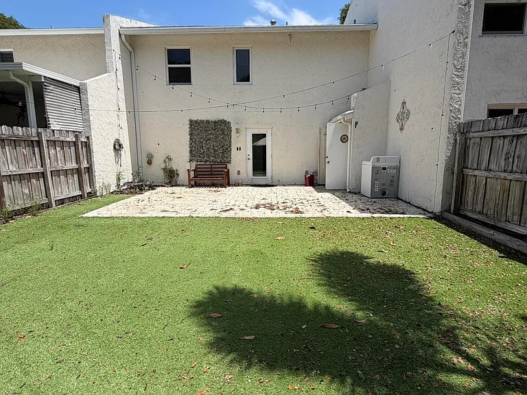 806 NW 41st Ct — Photo 9