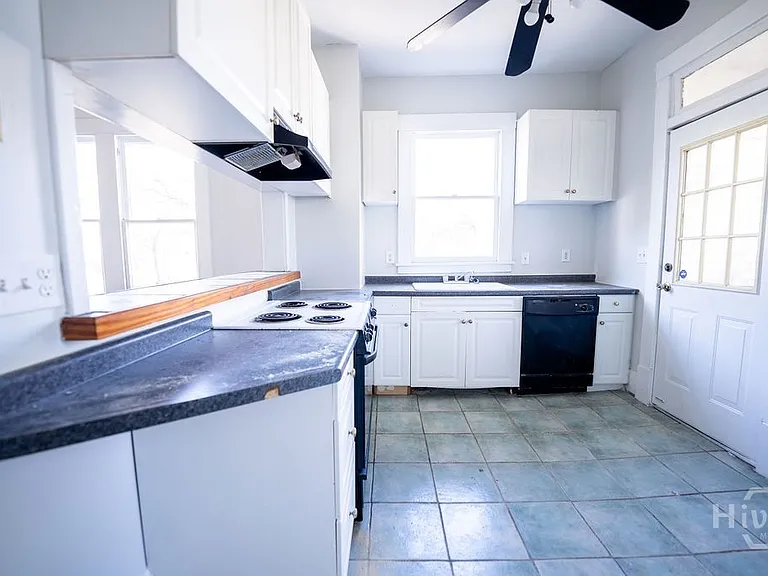 210 W 41st St — Photo 15