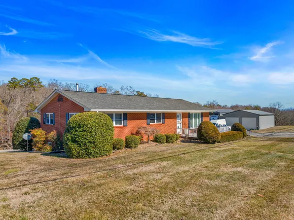 1076 Gay St, Dandridge, TN 37725