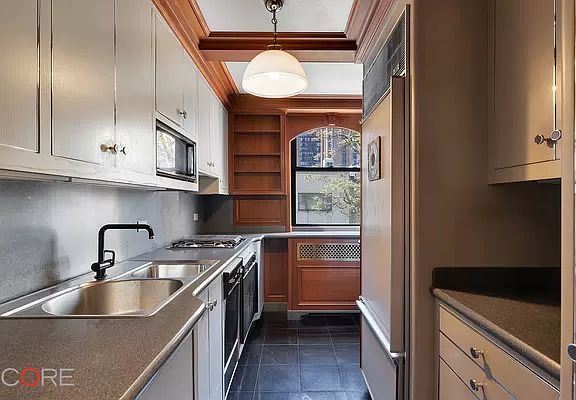 5th image of 420 E 51st St APT 4E