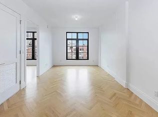 207 W 18th St #4, New York, NY 10011