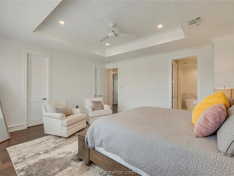 210 Tarrow St — Photo 16