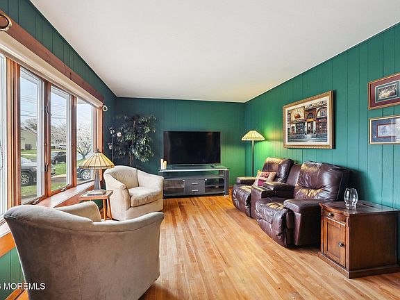 3rd image of 42 Parkview Drive