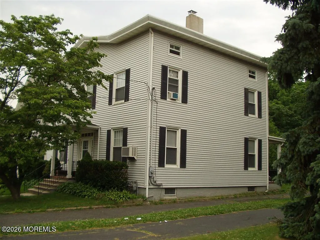 5 bed, 2.5 bath, 2760 sqft, $4,200 — Photo 3