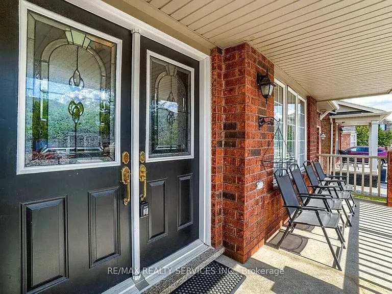 16 Ollie Ave — Photo 3