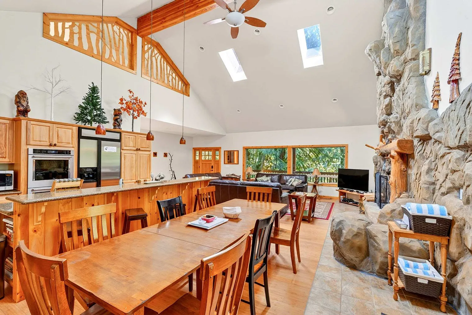 4 bed, 4.0 bath, 3498 sqft, $13,456 — Photo 1