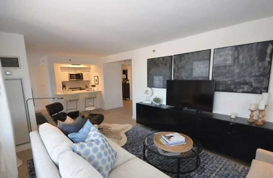 3 bed, $9,152 — Photo 2