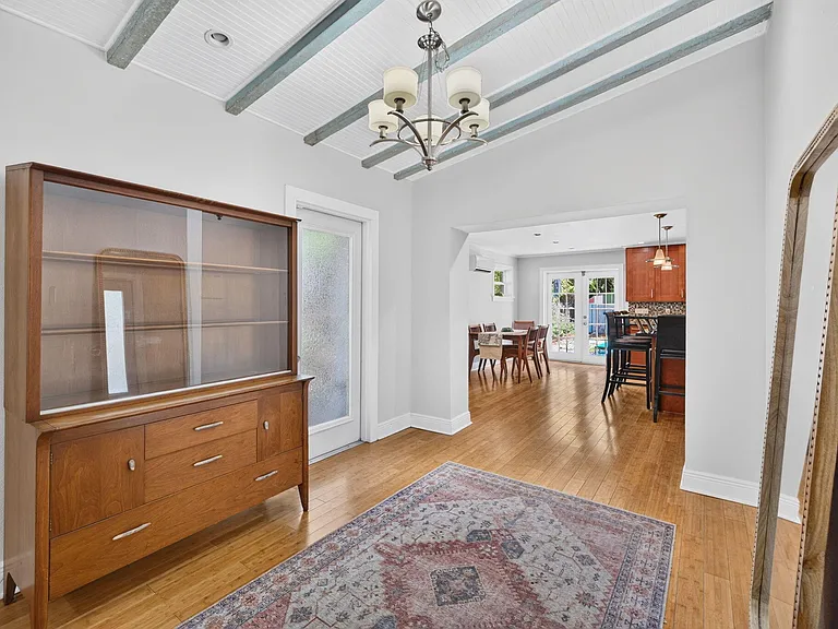 601 NE 14th Pl — Photo 7