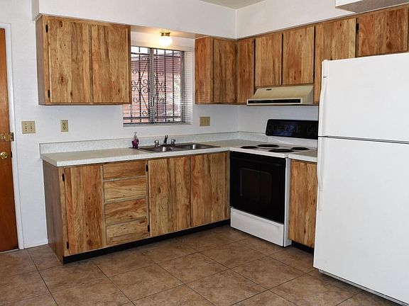 3rd image of 121 E Mills Dr