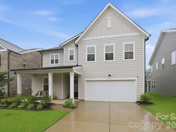 8226 Franklin Trail St, Charlotte, NC 28227