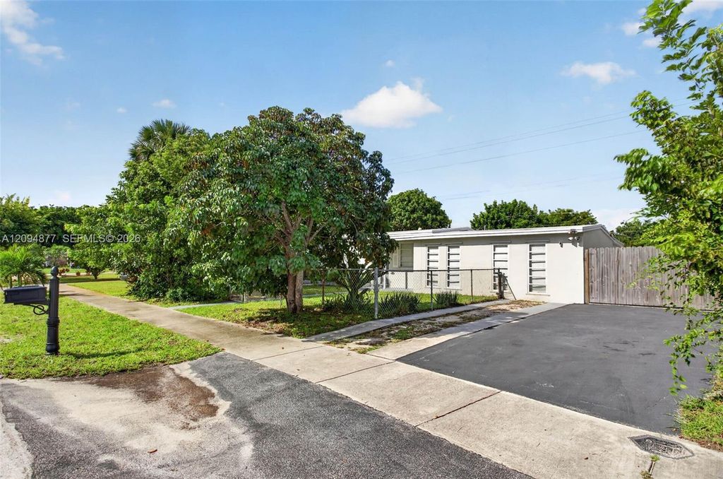 5197 NE 14th Ave, photo 3