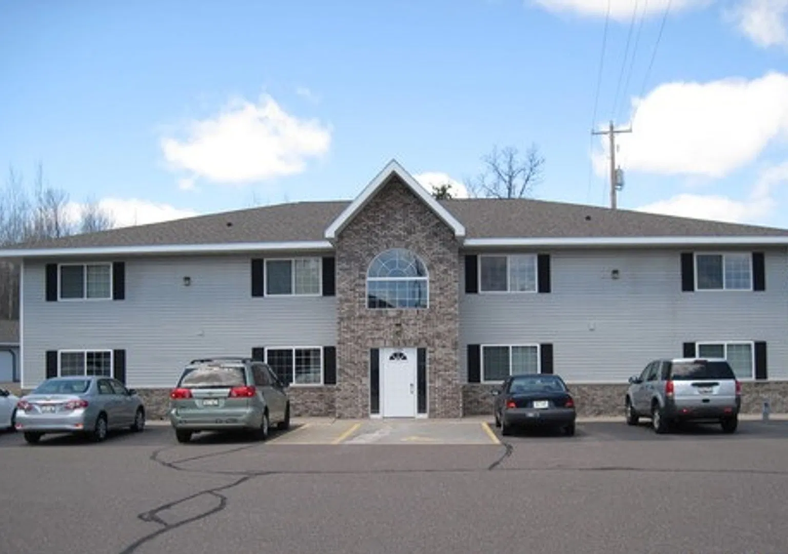 Forest View Apartments — Photo 1