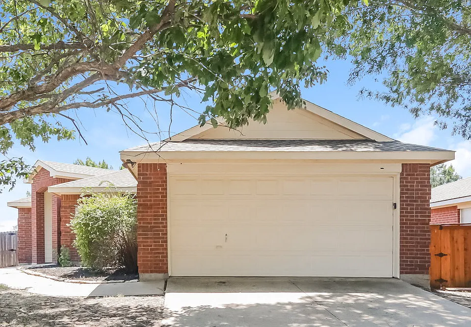 2504 Castle Ridge Dr